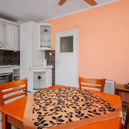 Cozy 2bd With Sunny Balcony By Flаt Mаnаger Szófia